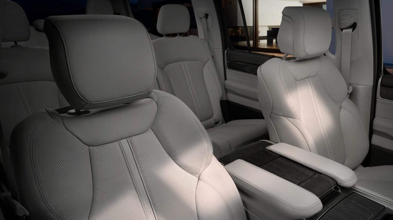 Interior of 2025 Jeep Wagoneer