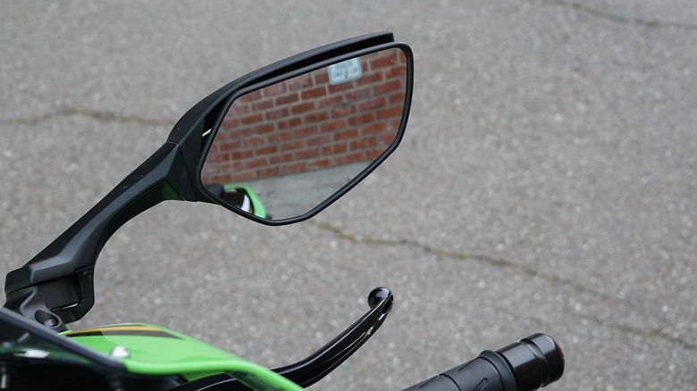 2025 Kawasaki Ninja ZX-10R functional rearview mirror