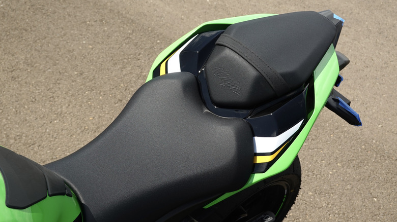 2025 Kawasaki Ninja ZX-10R seat detail