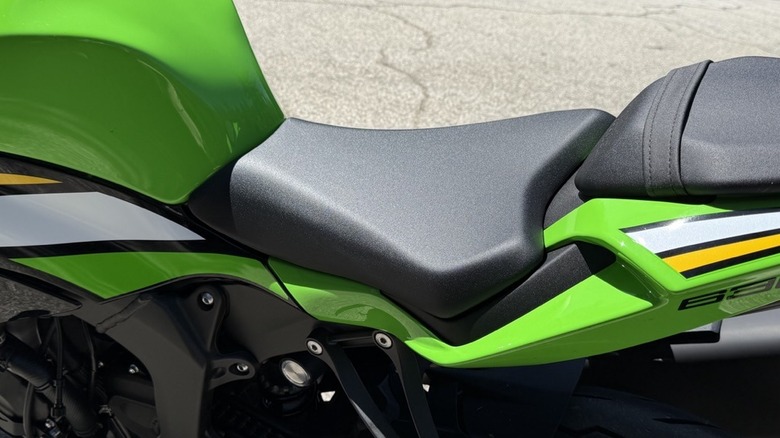 2025 Kawasaki Ninja ZX-6R seat