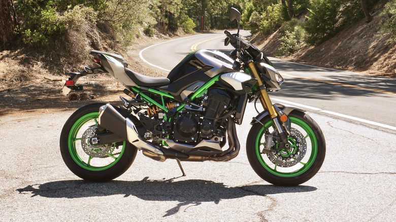 2025 Kawasaki Z900 SE parked on a curvy mountain road
