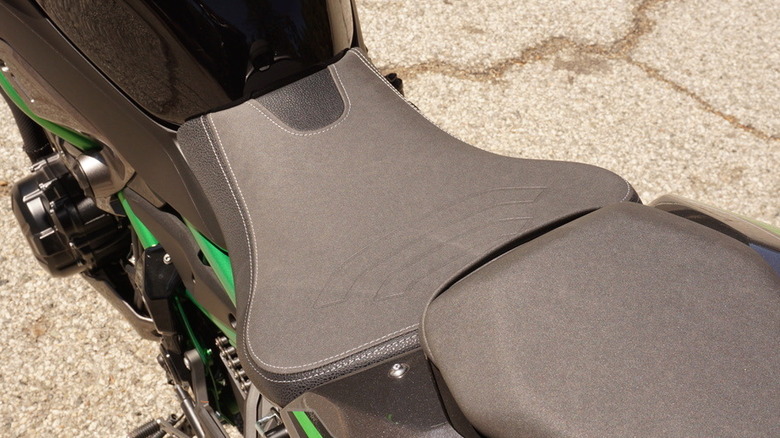 2025 Kawasaki Z900 SE rider seat