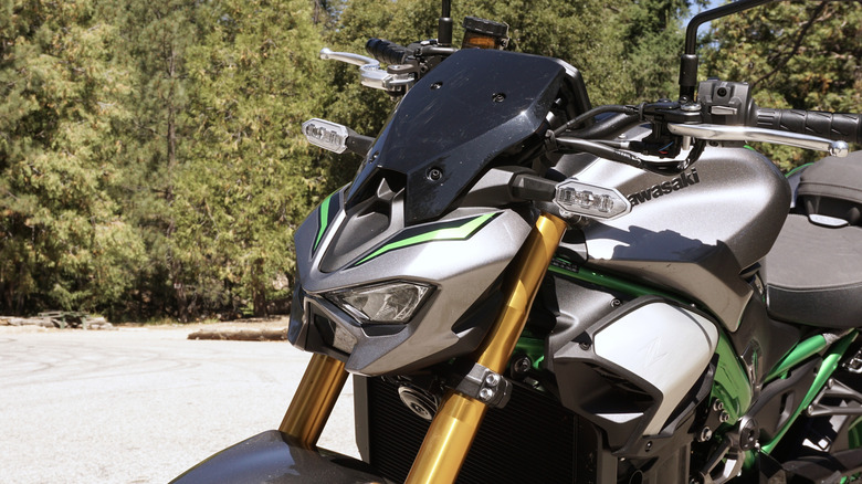 2025 Kawasaki Z900 SE headlight