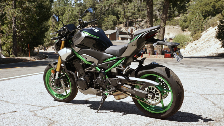 2025 Kawasaki Z900 SE rear 3/4