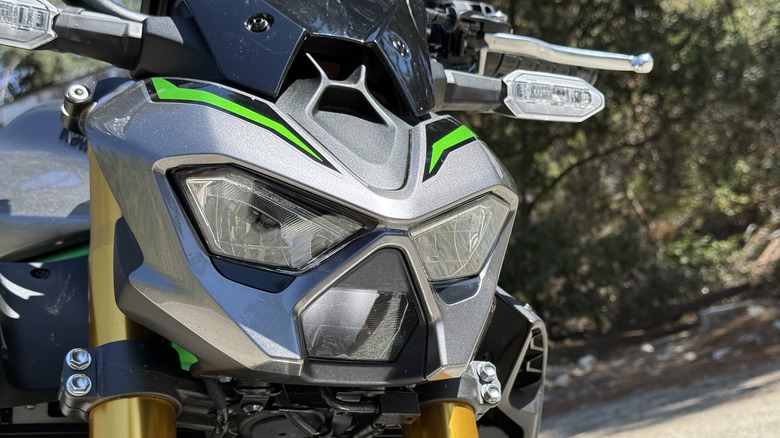 2025 Kawasaki Z900 SE headlight