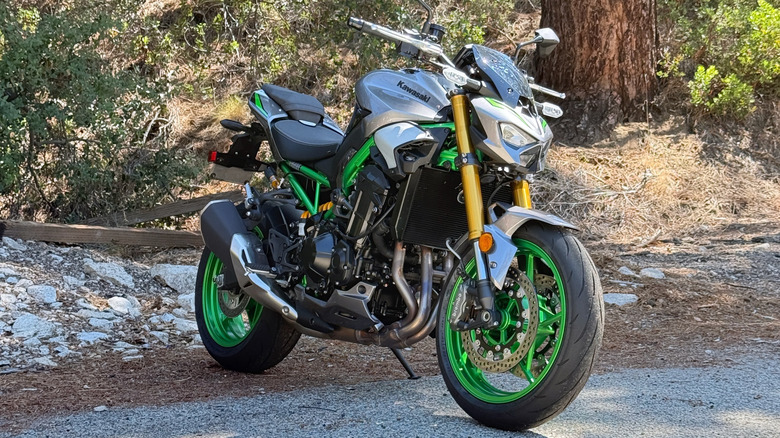 2025 Kawasaki Z900 SE parked in the mountains