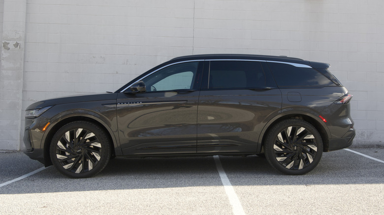Lincoln Nautilus side profile