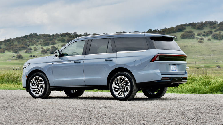 2025 Lincoln Navigator rear three quarter view.