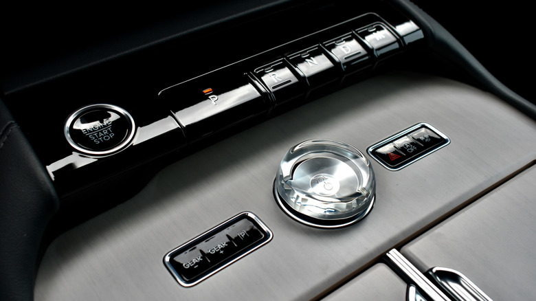 2025 Lincoln Navigator volume knob.