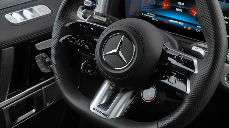 2025 Mercedes-AMG G 63 steering wheel