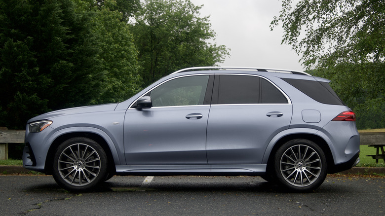 Mercedes GLE 450e side profile