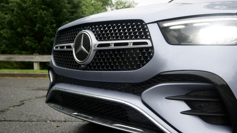 Mercedes GLE 450e grille detail