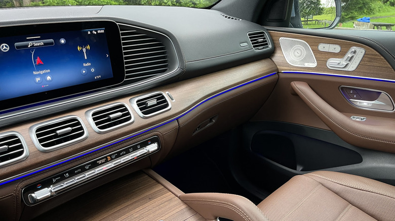 Mercedes GLE 450e interior detail