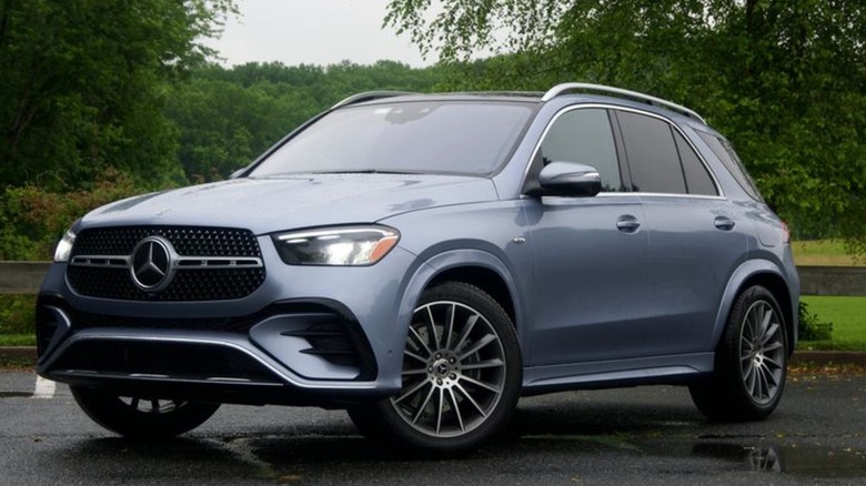 2025 Mercedes GLE 450e front 3/4 shot