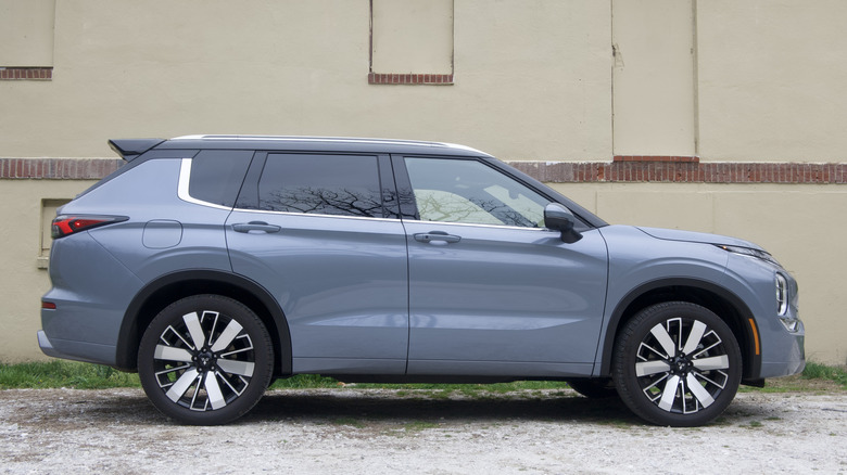 Outlander side profile