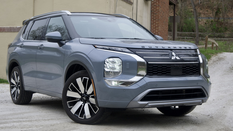 Outlander front 3/4 view
