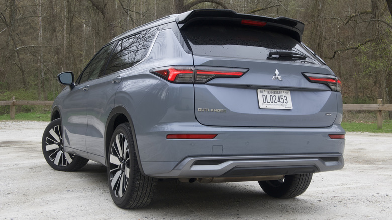Outlander rear 3/4 view