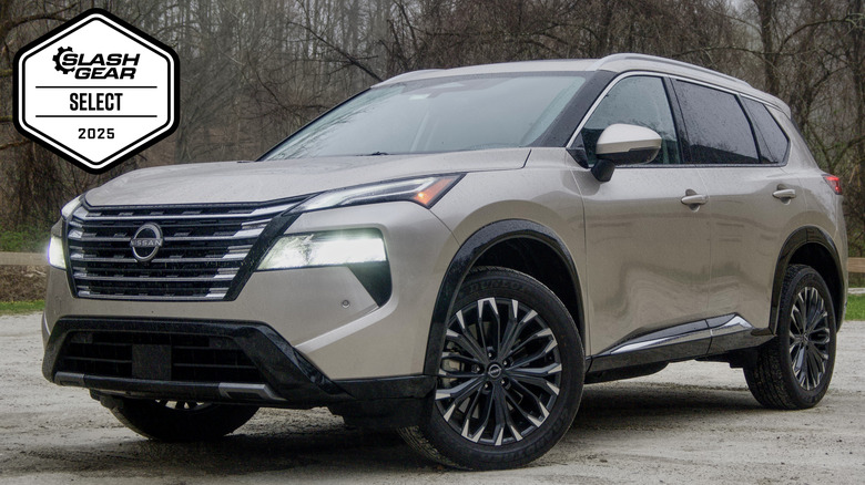 front 3/4 view of Nissan Rogue