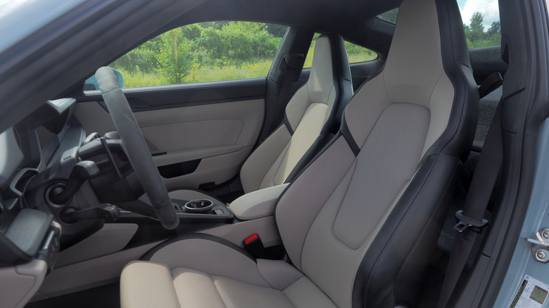 2025 Porsche 911 Carrera GTS seats