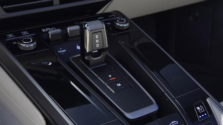 2025 Porsche 911 Carrera S PDK shifter