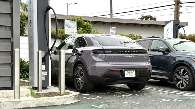 2025 Porsche Macan 4S Electric