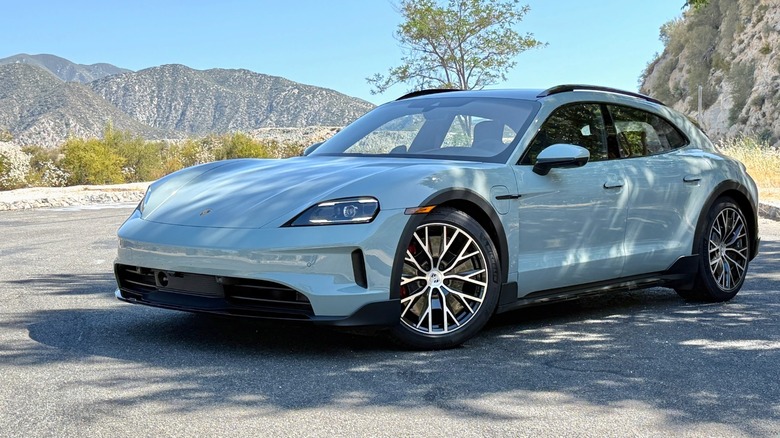 2025 Porsche Taycan Cross Turismo front 3/4