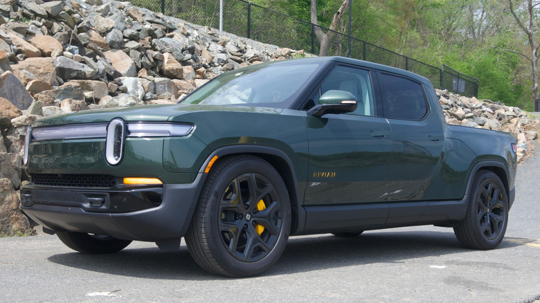 Rivian R1T side view