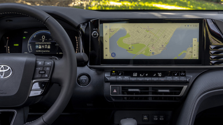2025 Camry SE infotainment