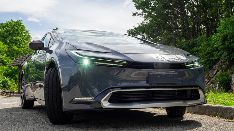 2025 Toyota Prius Plug-in Hybrid front view