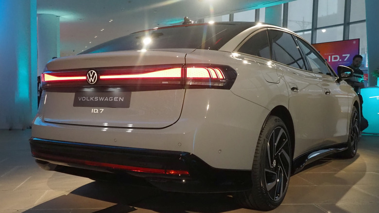 2025 VW ID.7 rear end
