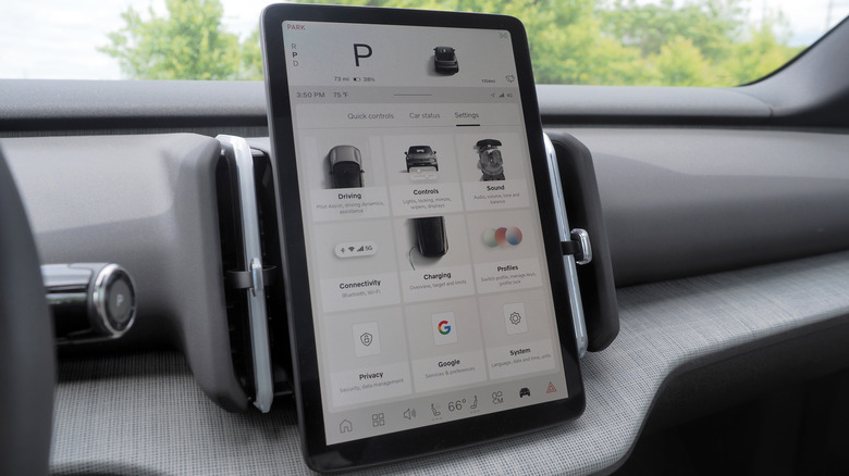 2025 Volvo EX30 UI