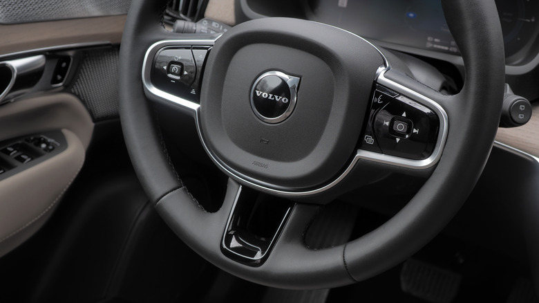 2025 Volvo XC90 steering wheel detail