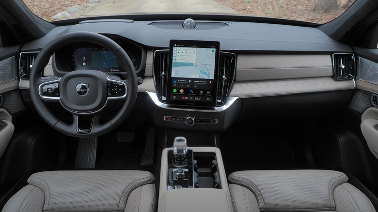 2025 Volvo XC90 dashboard