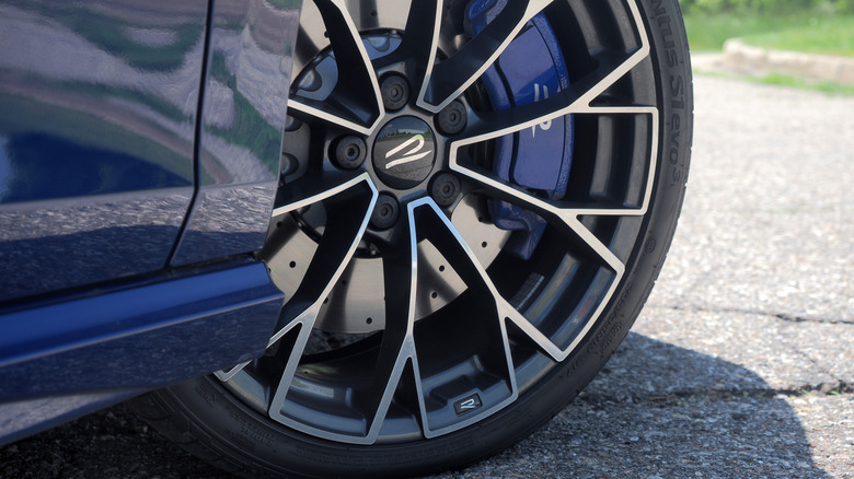 2025 VW Golf R 19" front wheel
