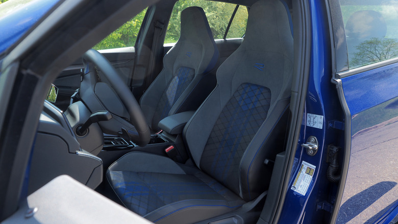 2025 VW Golf R front seats