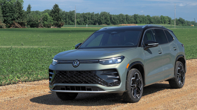 2025 VW Tiguan Front 3/4 Vista
