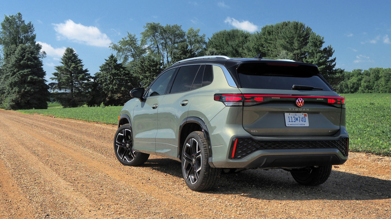 2025 VW Tiguan trasero 3/4 Vista