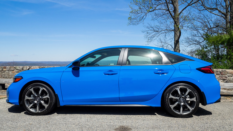 2026 Honda Civic Hatchback Hybrid left profile view