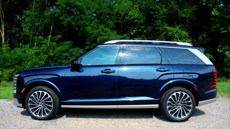 2026 Hyundai Palisade Hybrid left-side profile view