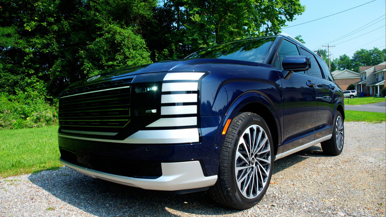 2026 Hyundai Palisade Hybrid angled left front three-quarter view