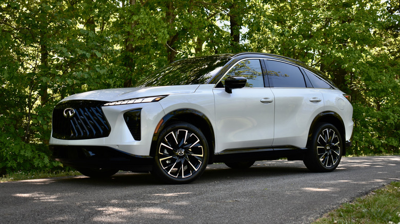 2027 Infiniti QX65 front quarter view.