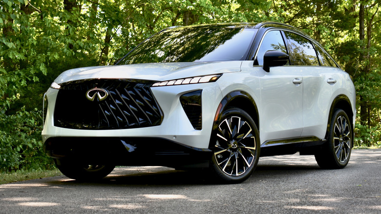 2027 Infiniti QX65 front quarter view.