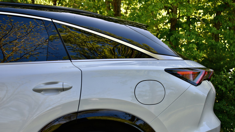 2027 Infiniti QX65 rear roof pillar.
