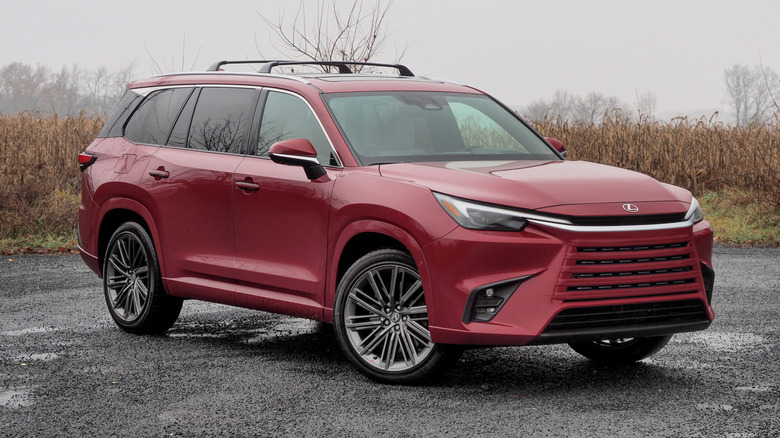 2026 Lexus TX 550h+ front 3/4 view