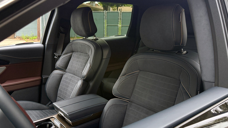 2026 Lincoln Nautilus Black Label 24-way front seats