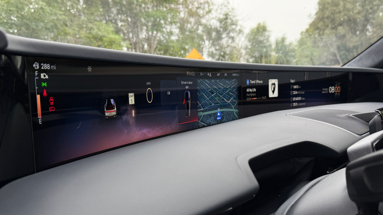 2026 Lincoln Nautilus Black Label 48-inch screen