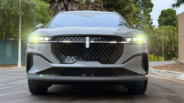 2026 Lincoln Nautilus Black Label front grille