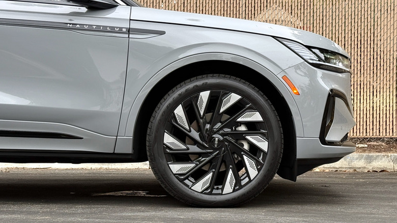 2026 Lincoln Nautilus Black Label front wheel
