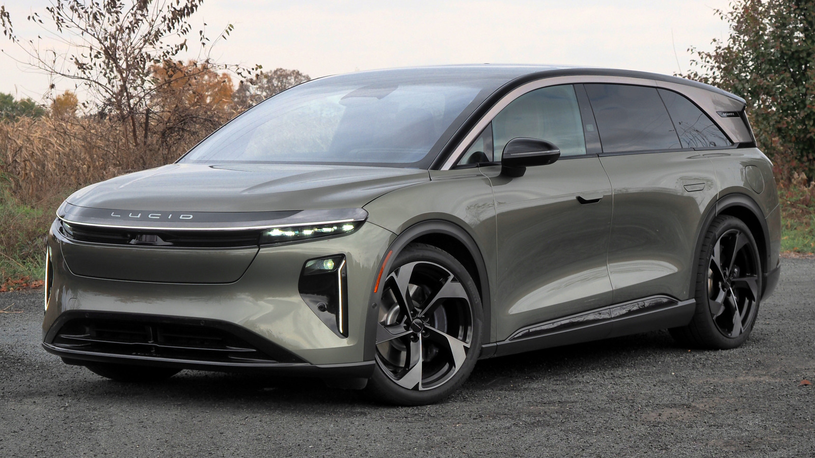 Lucid's 2026 Gravity Is A Sports Car Pretending To Be A Family SUV