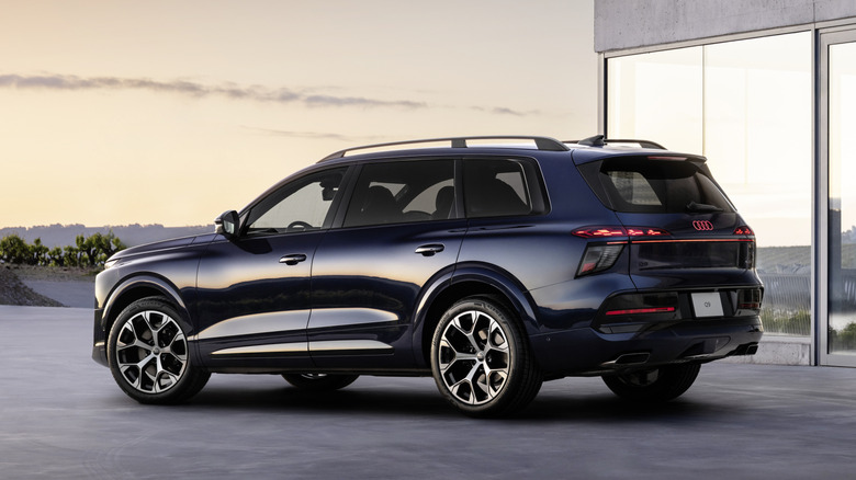 2027 Audi Q9 rear 3/4 view
